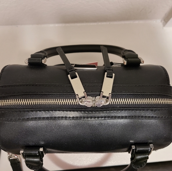 Brand New Calvin Klein Women's Crossbody - Picture 4 of 5